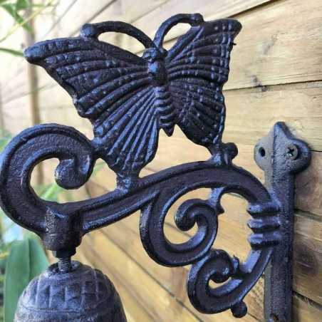 Cloche da porta-giardino-cancello con motivo farfalla in ghisa vista da vicino