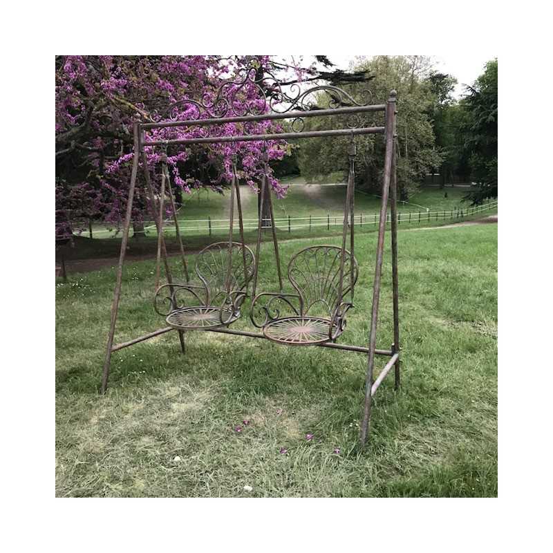 Dondolo da giardino in ferro battuto, confortevole, per un allestimento elegante del giardino