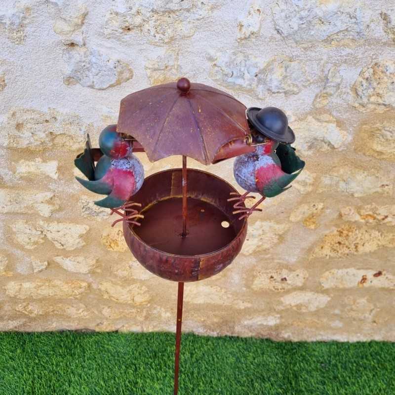 Mangime per uccelli su picchetto in metallo 22,5x29x107cm corvi colorati decorazione da giardino in metallo vista dall’alto