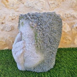 Vaso in stile antico a forma di volto con finitura invecchiata