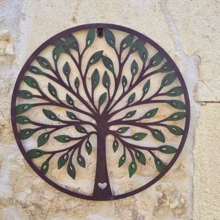 Albero della vita con foglie e cuore marrone e verde