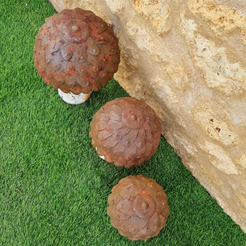 Funghi in ferro beige marrone ruggine