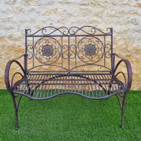 Panca da giardino in ferro battuto con finitura antica ruggine, confortevole, vista frontale