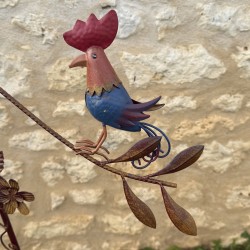 Decorazione da giardino con galline in metallo verniciato, vista della prima gallina