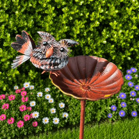 Mangeoire abreuvoir à oiseaux sur pic – Une décoration pleine de vie pour le jardin