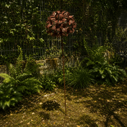 Fleur en métal sur pique couleur rouille – Décoration de jardin 160 cm