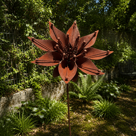 Fleur étoilée en métal sur pique rouille – Hauteur 165 cm