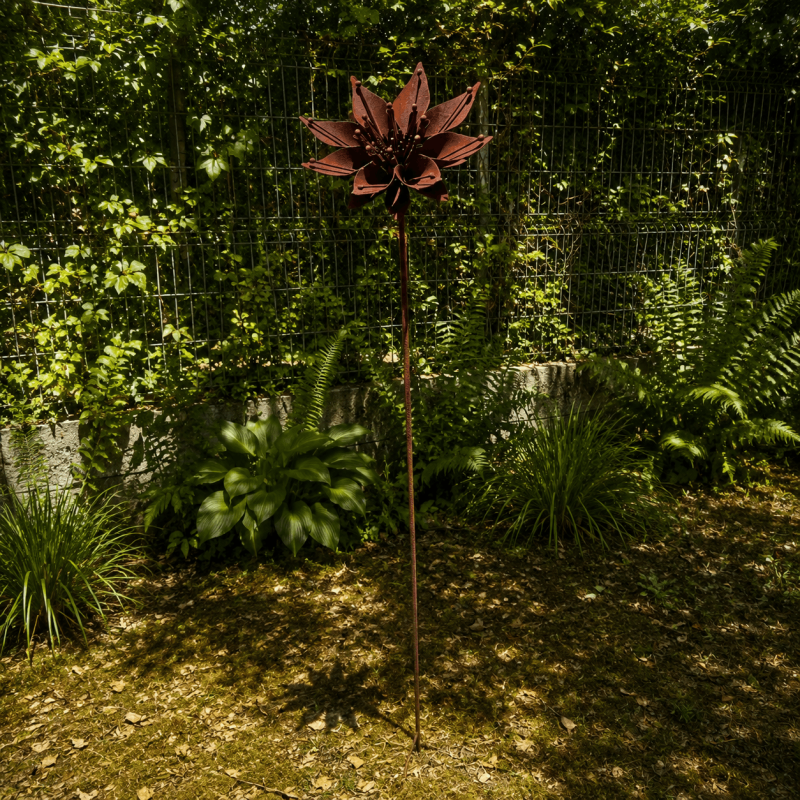 Fleur étoilée en métal sur pique rouille – Hauteur 165 cm