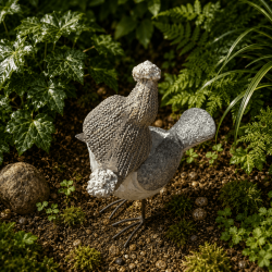 Oiseau de Noël décoratif en résine avec bonnet brun